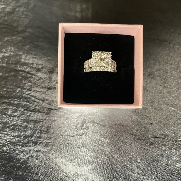Princess cut Lab created White Sapphire set in Sterling Silver - Picture 4 of 10